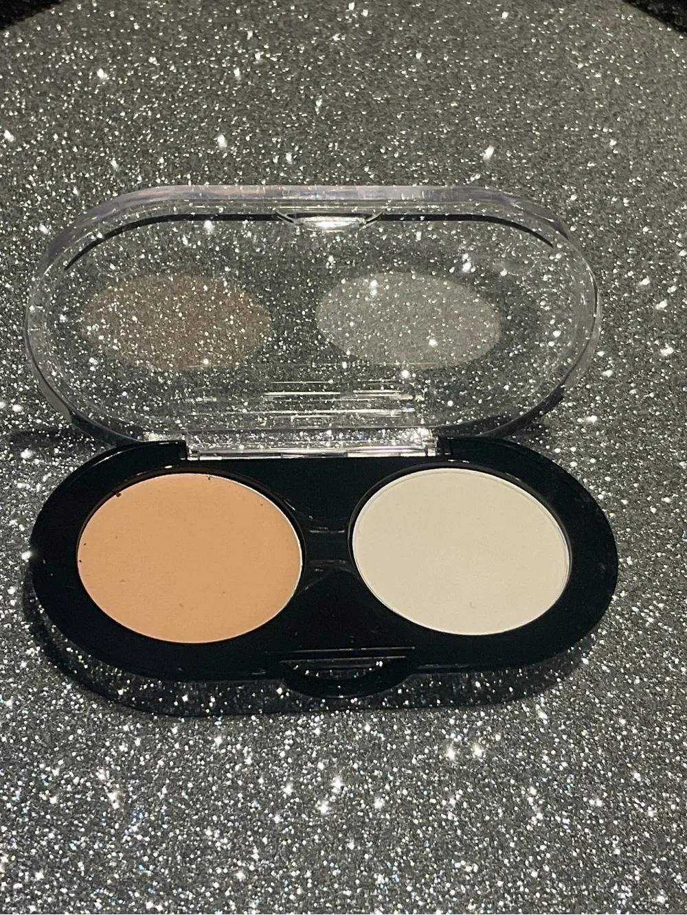 Bobbi Brown Creamy Concealer in BEIGE/PALE YELLOW